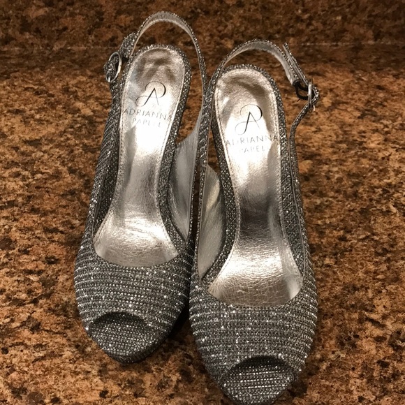 Beautiful shoes - Picture 2 of 3